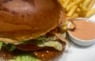 Plat_pt_Le-Loft_Burgers_Chicken-Burger_201609.jpg